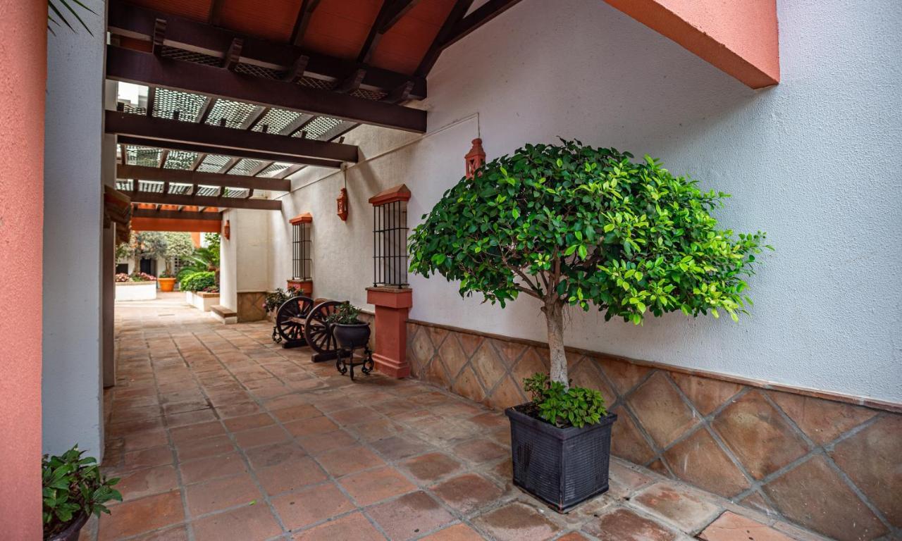Modern Apartment - 2 Bedrooms, Beachside - Puerto Banus Марбеля Екстериор снимка