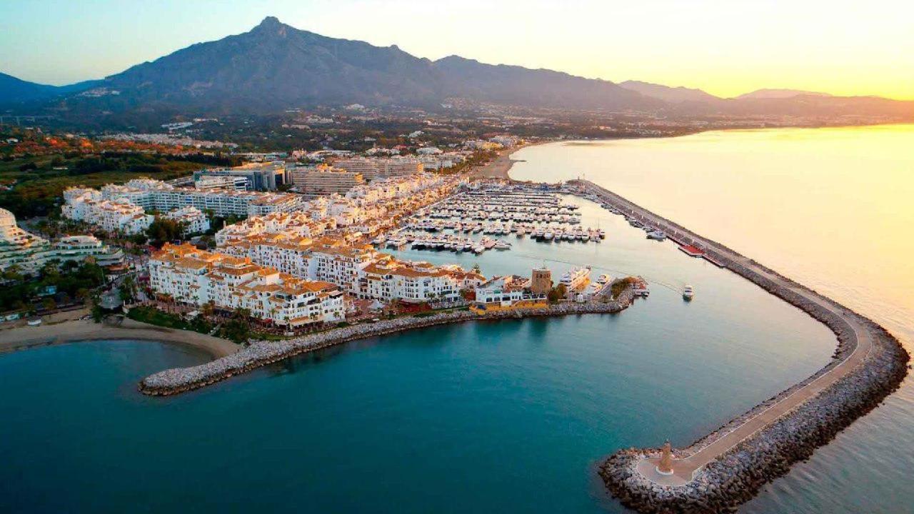 Modern Apartment - 2 Bedrooms, Beachside - Puerto Banus Марбеля Екстериор снимка
