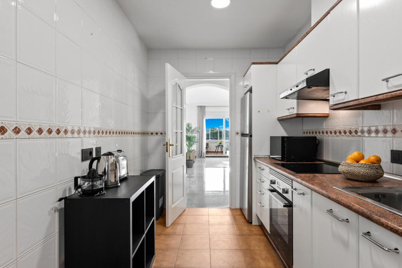 Modern Apartment - 2 Bedrooms, Beachside - Puerto Banus Марбеля Екстериор снимка